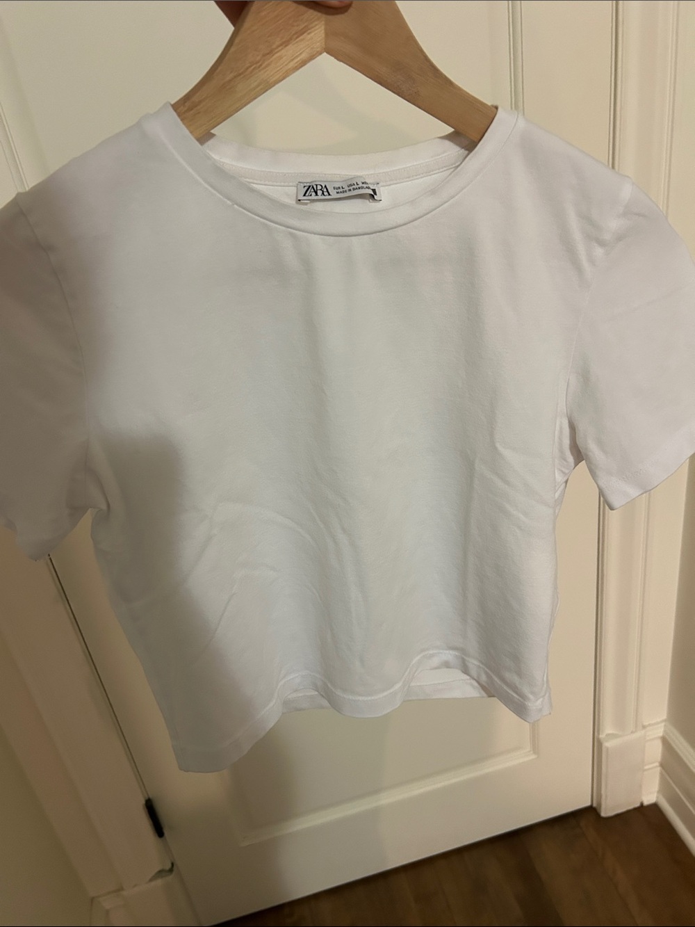Zara Women's White Short Sleeve Crop Tee - Size US L